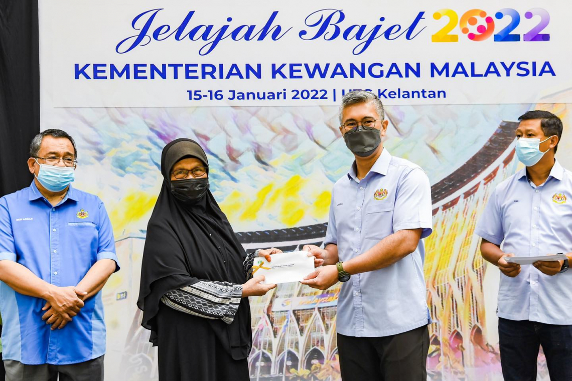 Penyampaian Bantuan Musim Tengkujuh Di UTC Kota Bharu, Kelantan